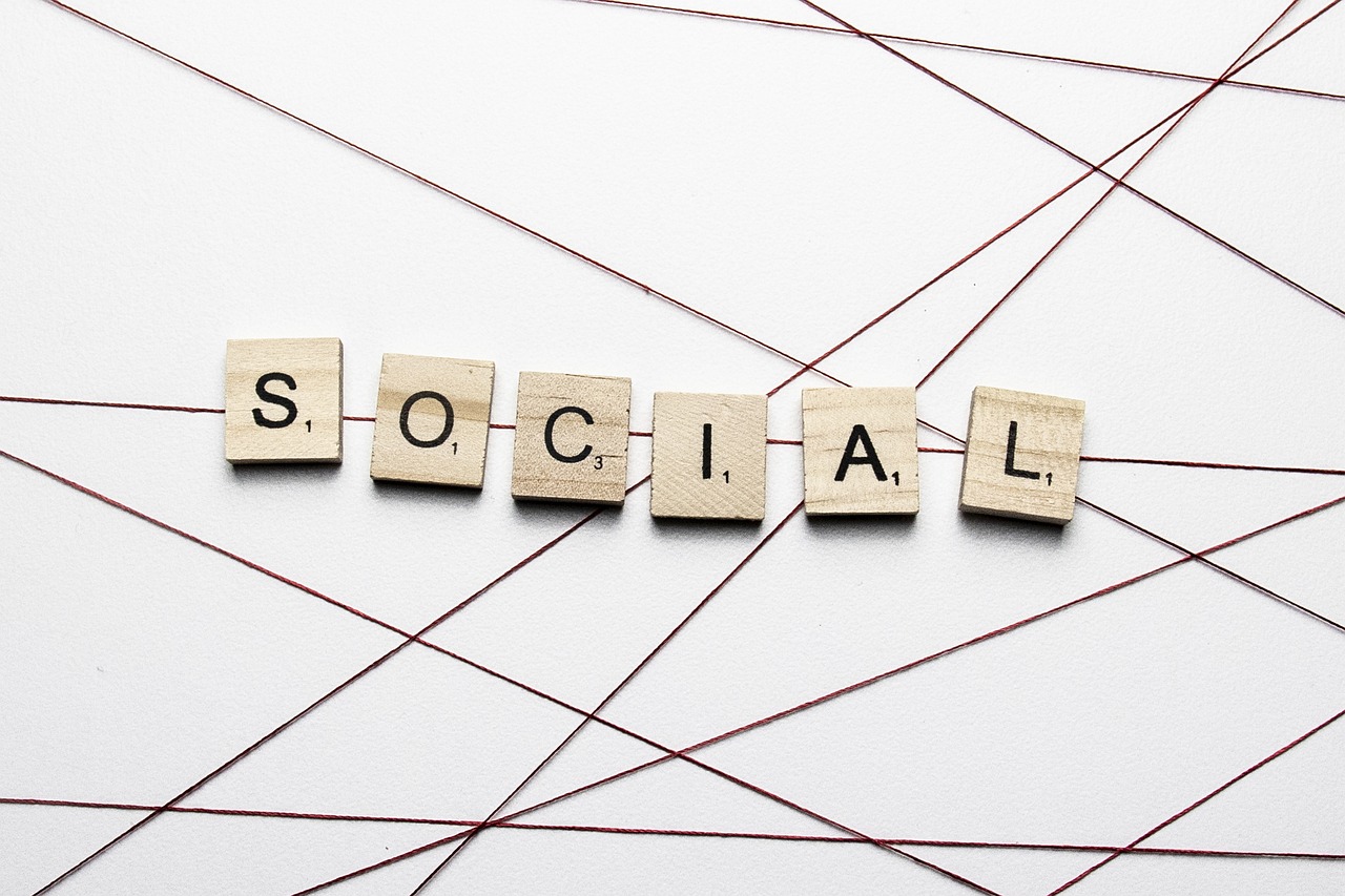 微信号批发市场：如何利用短信服务实现多渠道互通？